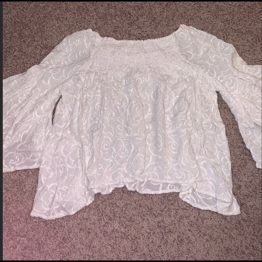 White blouse - Picture 2 of 3